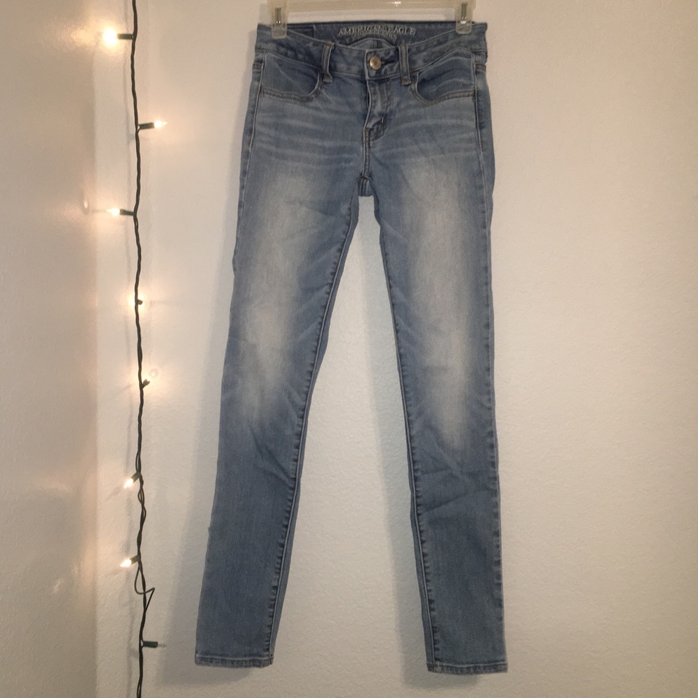 Light wash American eagle jeans hardly worn